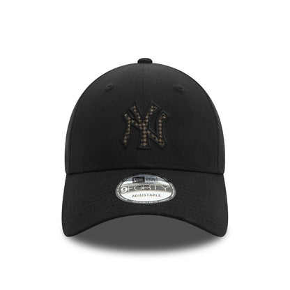 This is a New York Yankees Check Infill Black 9FORTY Adjustable Cap 2