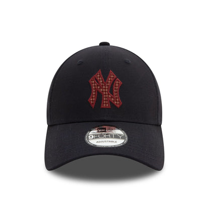 This is a New York Yankees Check Infill Navy 9FORTY Adjustable Cap 2