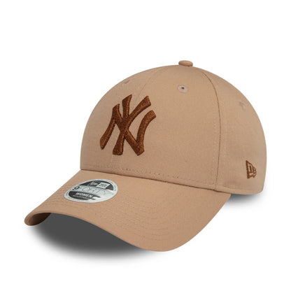 This is a New York Yankees Womens Metallic Beige 9FORTY Adjustable Cap 1