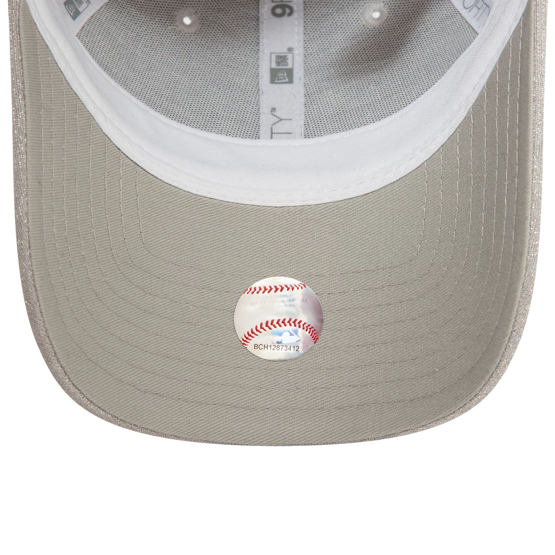 This is a New York Yankees Womens Glitter Silver 9FORTY Adjustable Cap 5