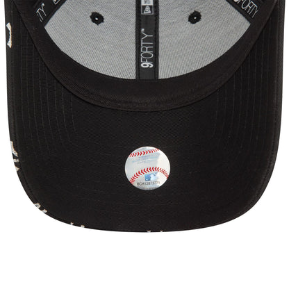 This is a New York Yankees Womens Metallic Mono Black 9FORTY Adjustable Cap 5