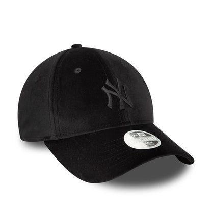 This is a New York Yankees Womens Velour Midi Black 9FORTY Adjustable Cap 3