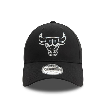 This is a Chicago Bulls Metallic Outline Black 9FORTY Adjustable Cap 3