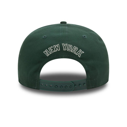 This is a New York Yankees Metallic Outline Dark Green 9FIFTY Snapback Cap 2