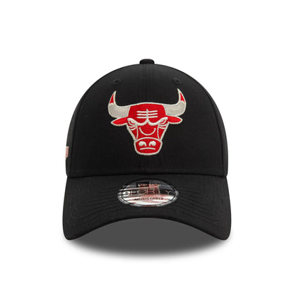 This is a Chicago Bulls NBA Metallic Black 9FORTY Adjustable Cap 2