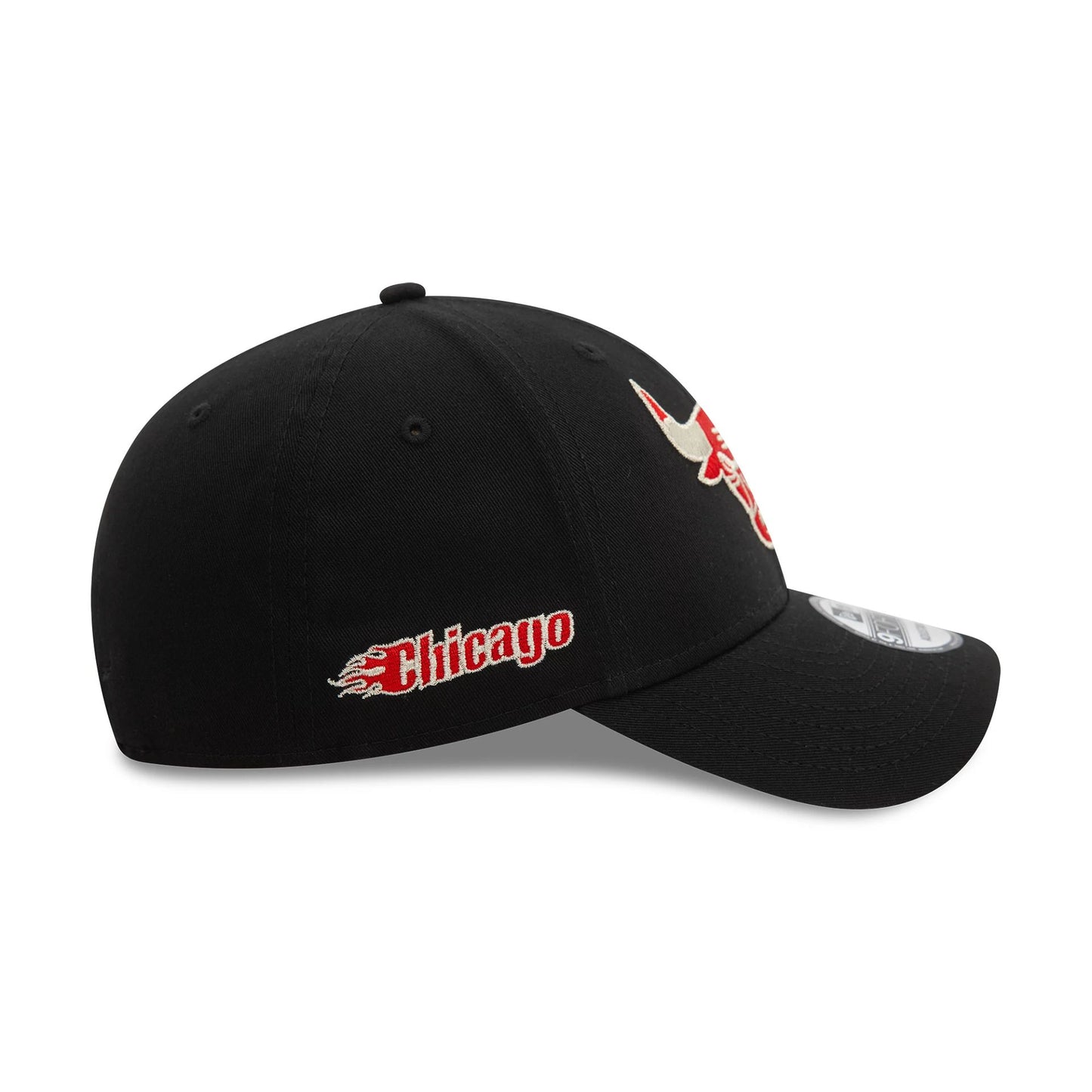 This is a Chicago Bulls NBA Metallic Black 9FORTY Adjustable Cap 4