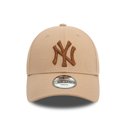 This is a New York Yankees Youth Metallic Beige 9FORTY Adjustable Cap 2