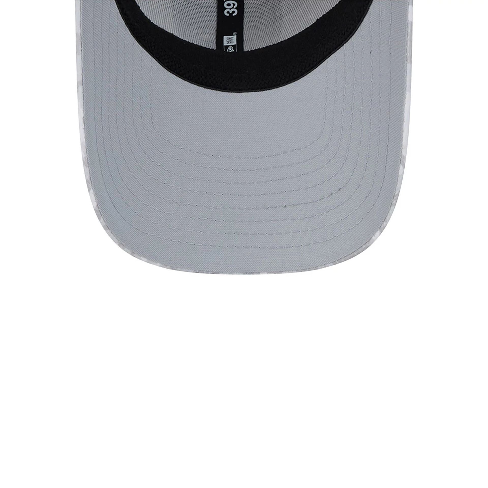 This is a Las Vegas Raiders NFL Salute To Service 2024 White 39THIRTY Stretch Fit Cap 2