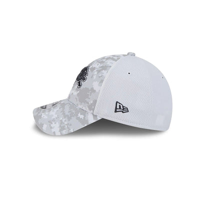 This is a Detroit Lions NFL Salute To Service 2024 White 9FORTY Stretch Snap Adjustable Cap 7