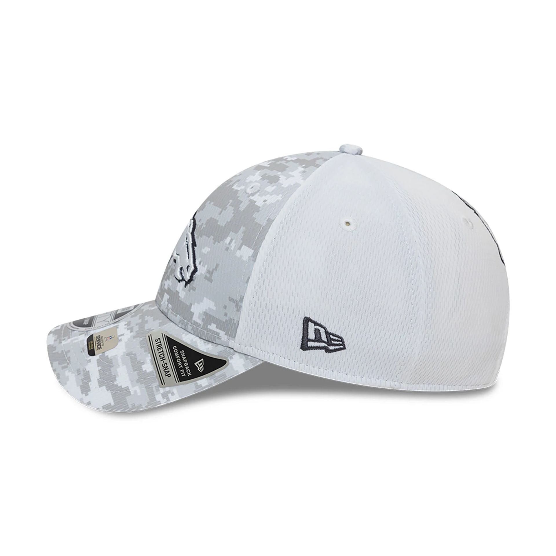 This is a Denver Broncos NFL Salute To Service 2024 White 9FORTY Stretch Snap Adjustable Cap 7