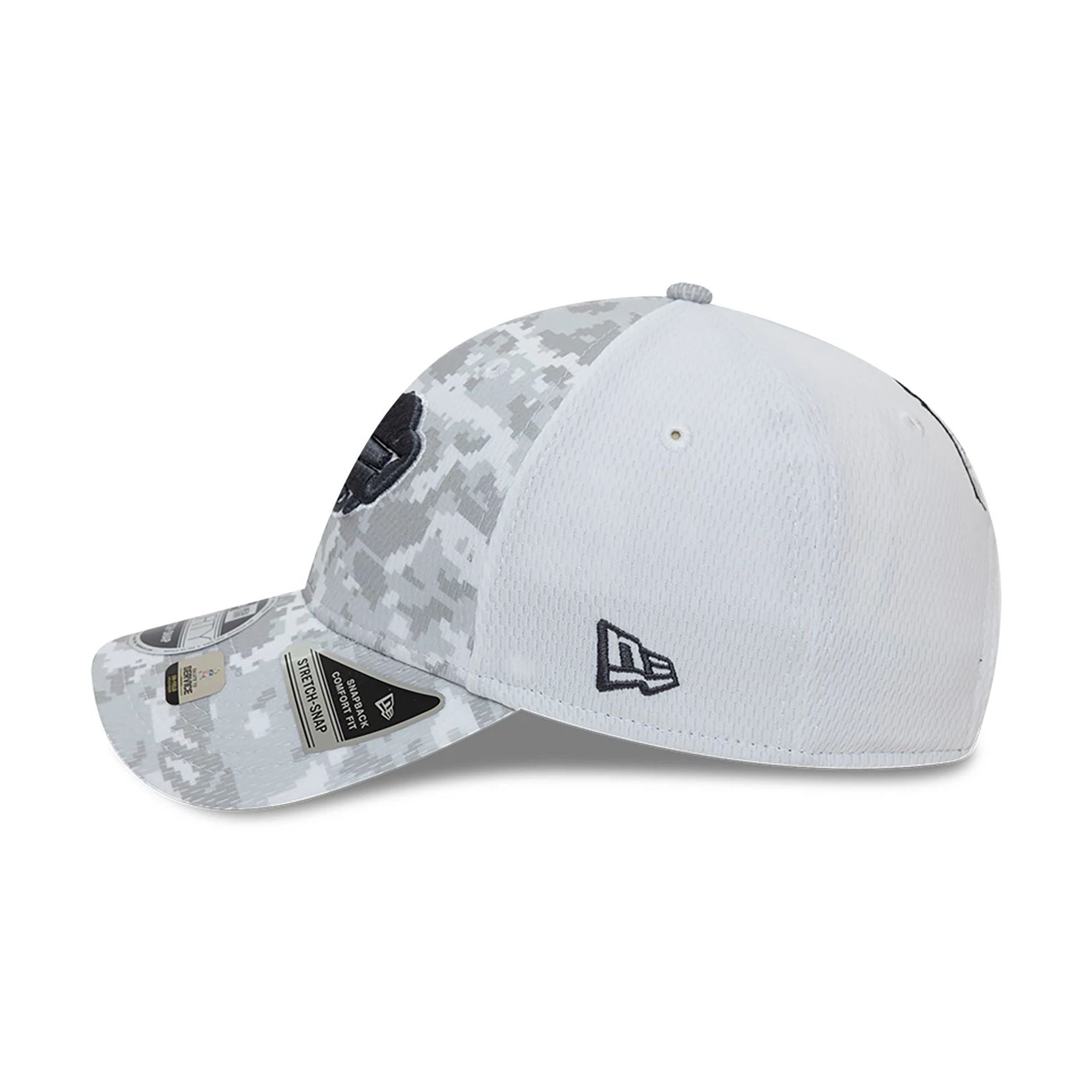 This is a Buffalo Bills NFL Salute To Service 2024 White 9FORTY Stretch Snap Adjustable Cap 7