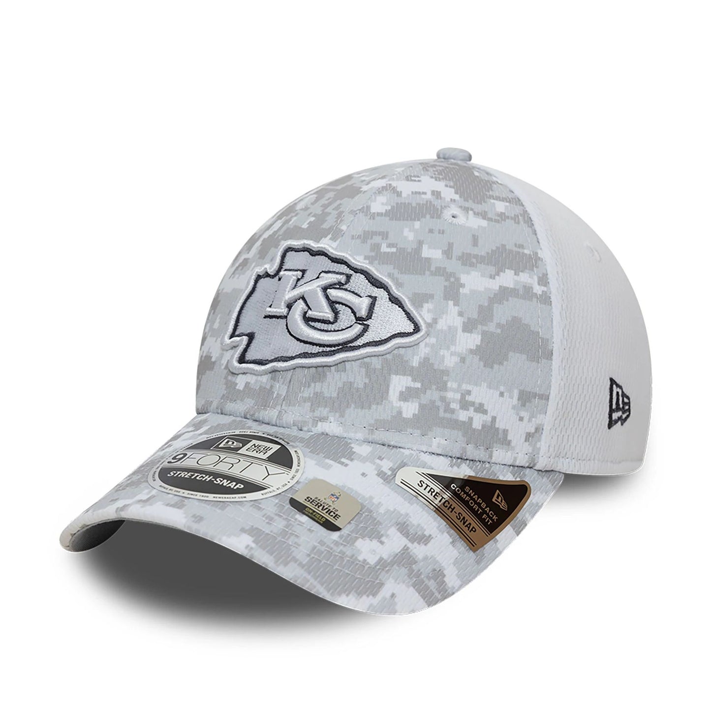 This is a Kansas City Chiefs NFL Salute To Service 2024 White 9FORTY Stretch Snap Adjustable Cap 4