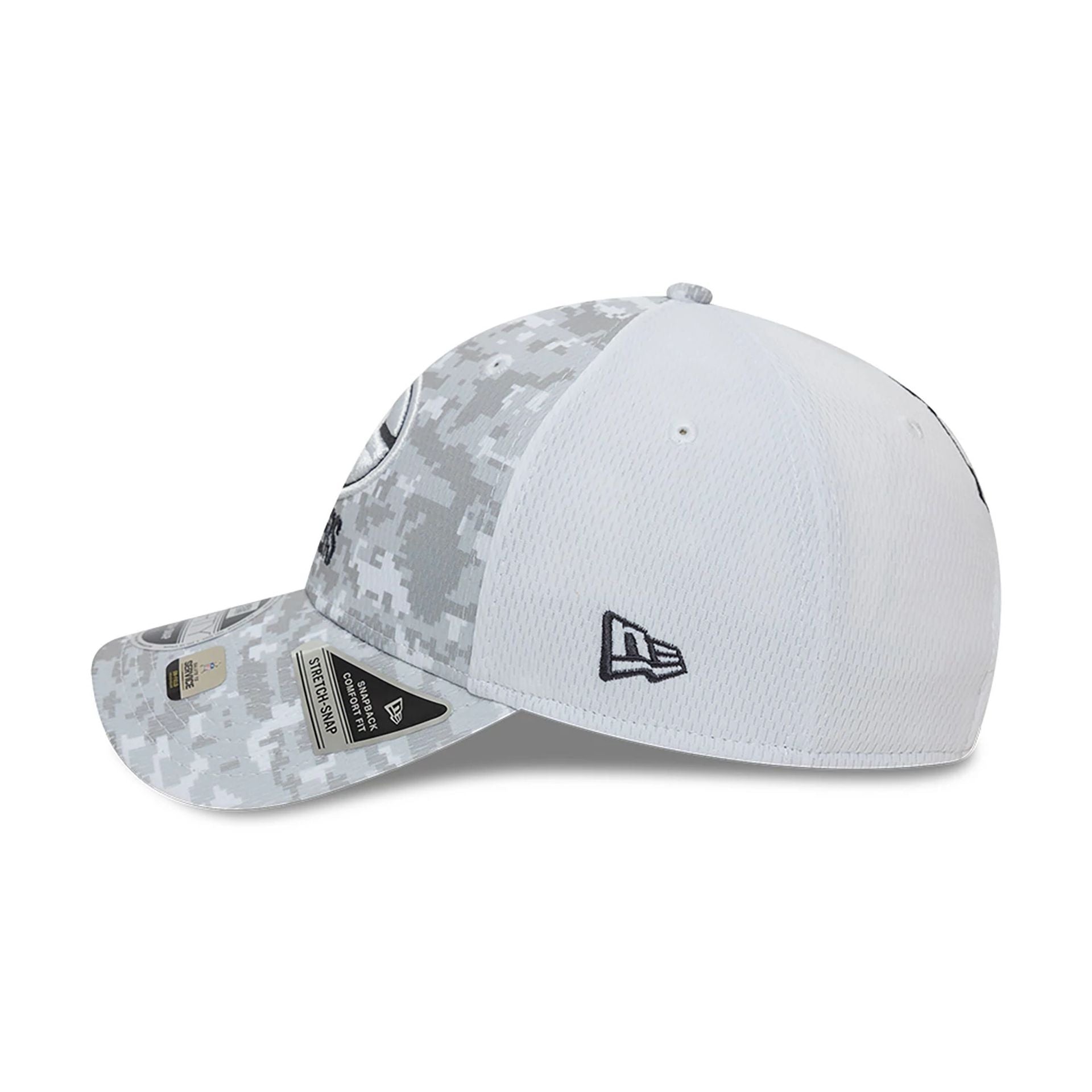 This is a Green Bay Packers NFL Salute To Service 2024 White 9FORTY Stretch Snap Adjustable Cap 7