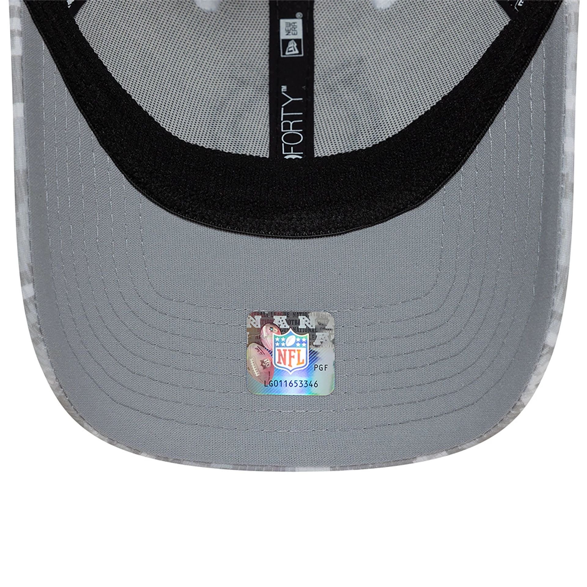 This is a Indianapolis Colts NFL Salute To Service 2024 White 9FORTY Stretch Snap Adjustable Cap 2