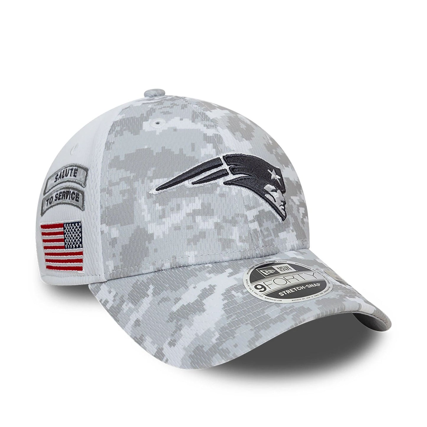 This is a New England Patriots NFL Salute To Service 2024 White 9FORTY Stretch Snap Adjustable Cap 1