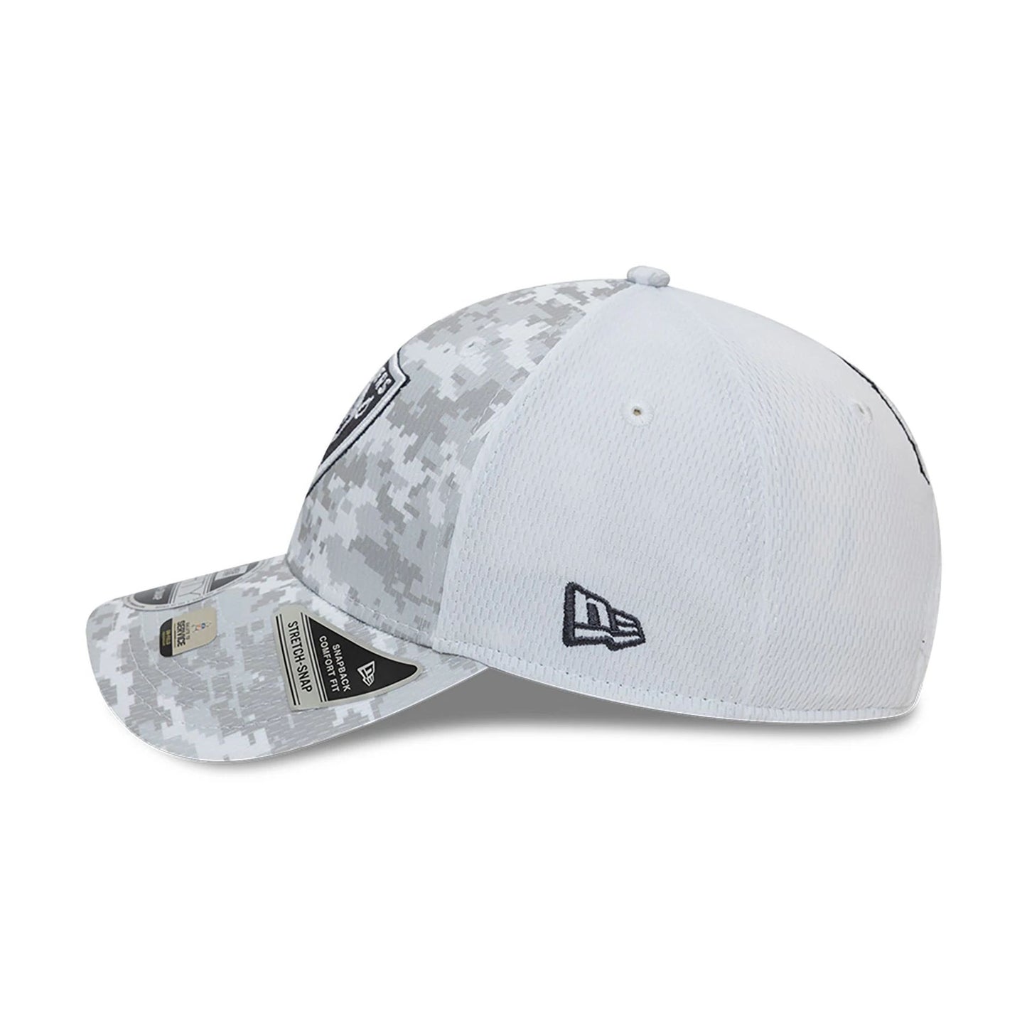 This is a Las Vegas Raiders NFL Salute To Service 2024 White 9FORTY Stretch Snap Adjustable Cap 7