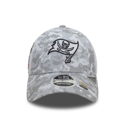 This is a Tampa Bay Buccaneers NFL Salute To Service 2024 White 9FORTY Stretch Snap Adjustable Cap 3