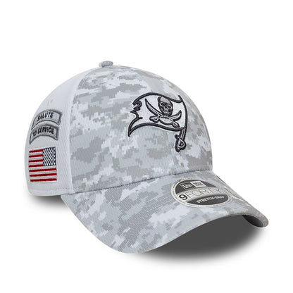 This is a Tampa Bay Buccaneers NFL Salute To Service 2024 White 9FORTY Stretch Snap Adjustable Cap 1