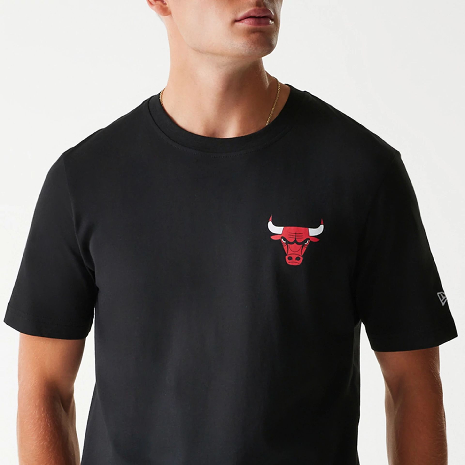 The Male model is wearing Chicago Bulls NBA Tip Off Black T-Shirt 3