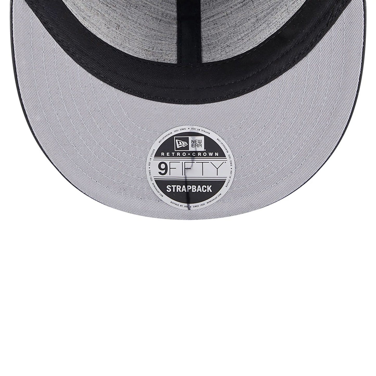 This is a Chicago White Sox Genuine Leather Black Retro Crown 9FIFTY Strapback Cap 2