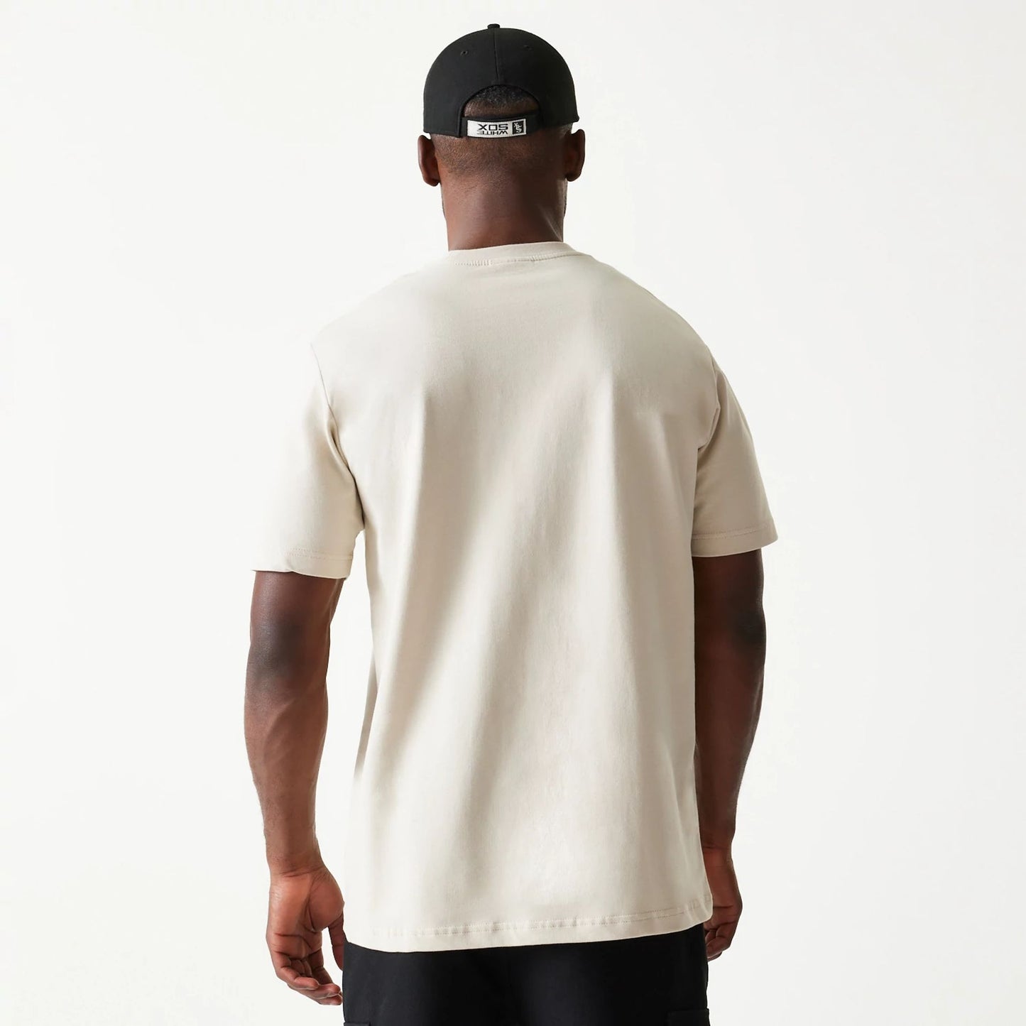 The Male model is wearing Chicago White Sox Upholstery Light Beige T-Shirt 2