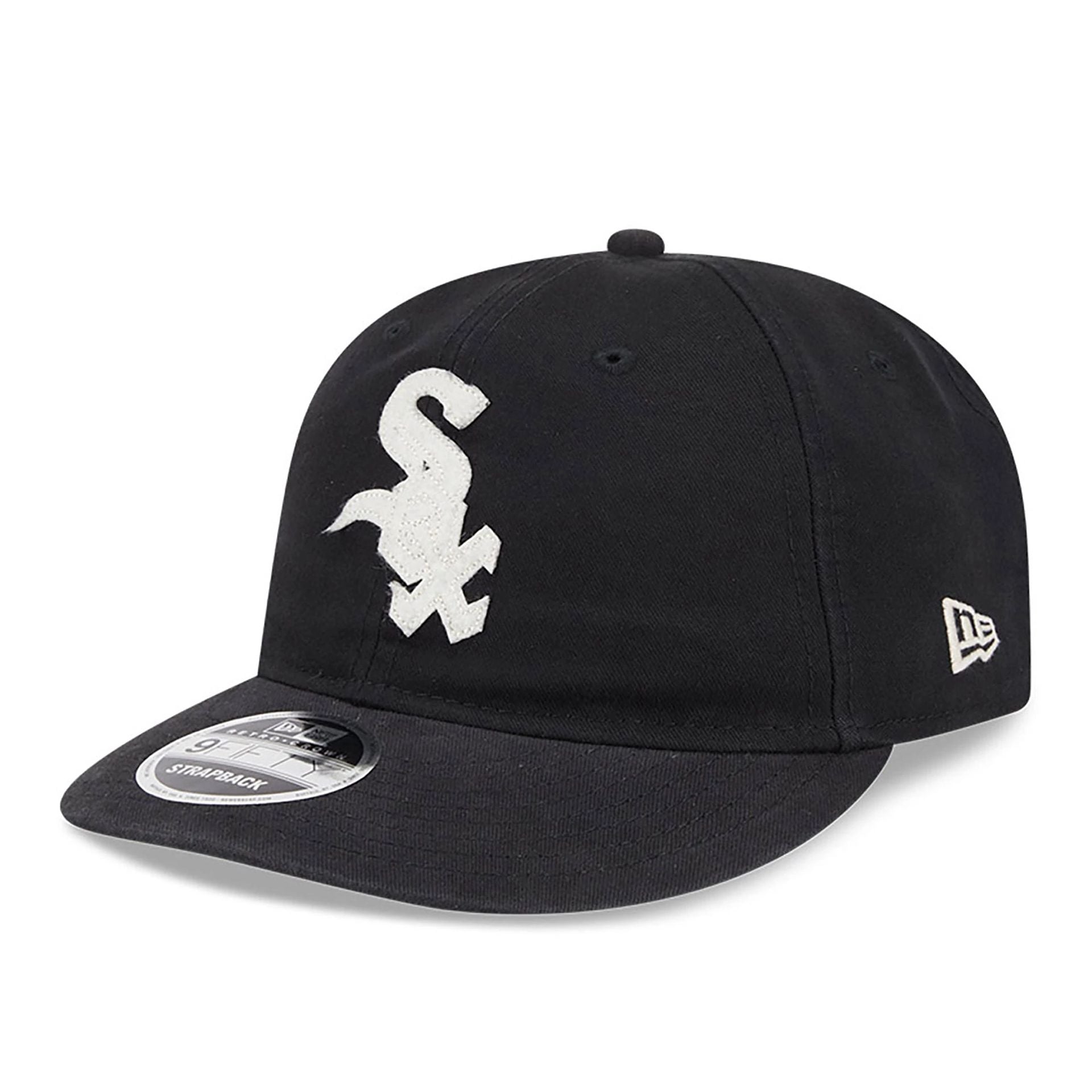 This is a Chicago White Sox Canvas Felt Logo Black Retro Crown 9FIFTY Strapback Cap 1