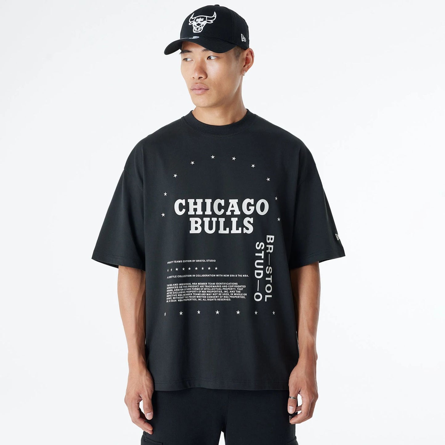 The Male model is wearing Chicago Bulls Bristol Studio x NBA Black Oversized T-Shirt 1