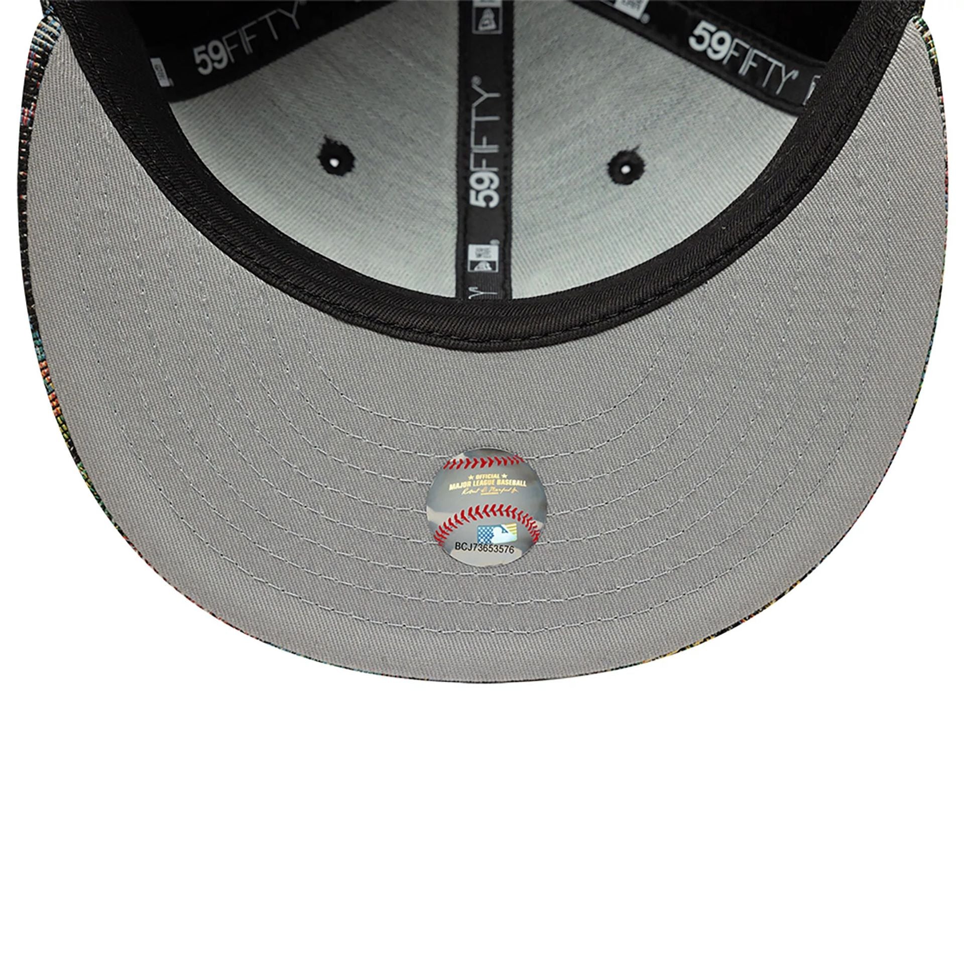 This is a New York Yankees Jacquard Patterns All Over Print Black 59FIFTY Fitted Cap 2