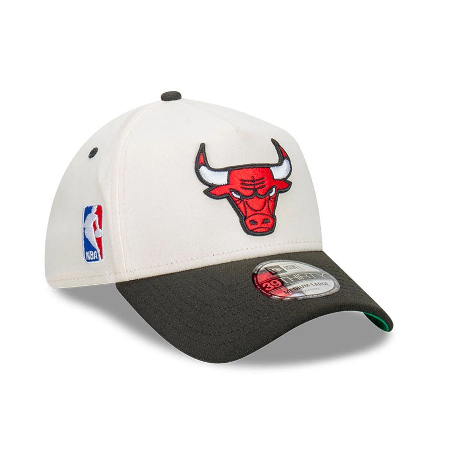 This is a Chicago Bulls Cut N Paste White 39THIRTY A-Frame Stretch Fit Cap 1