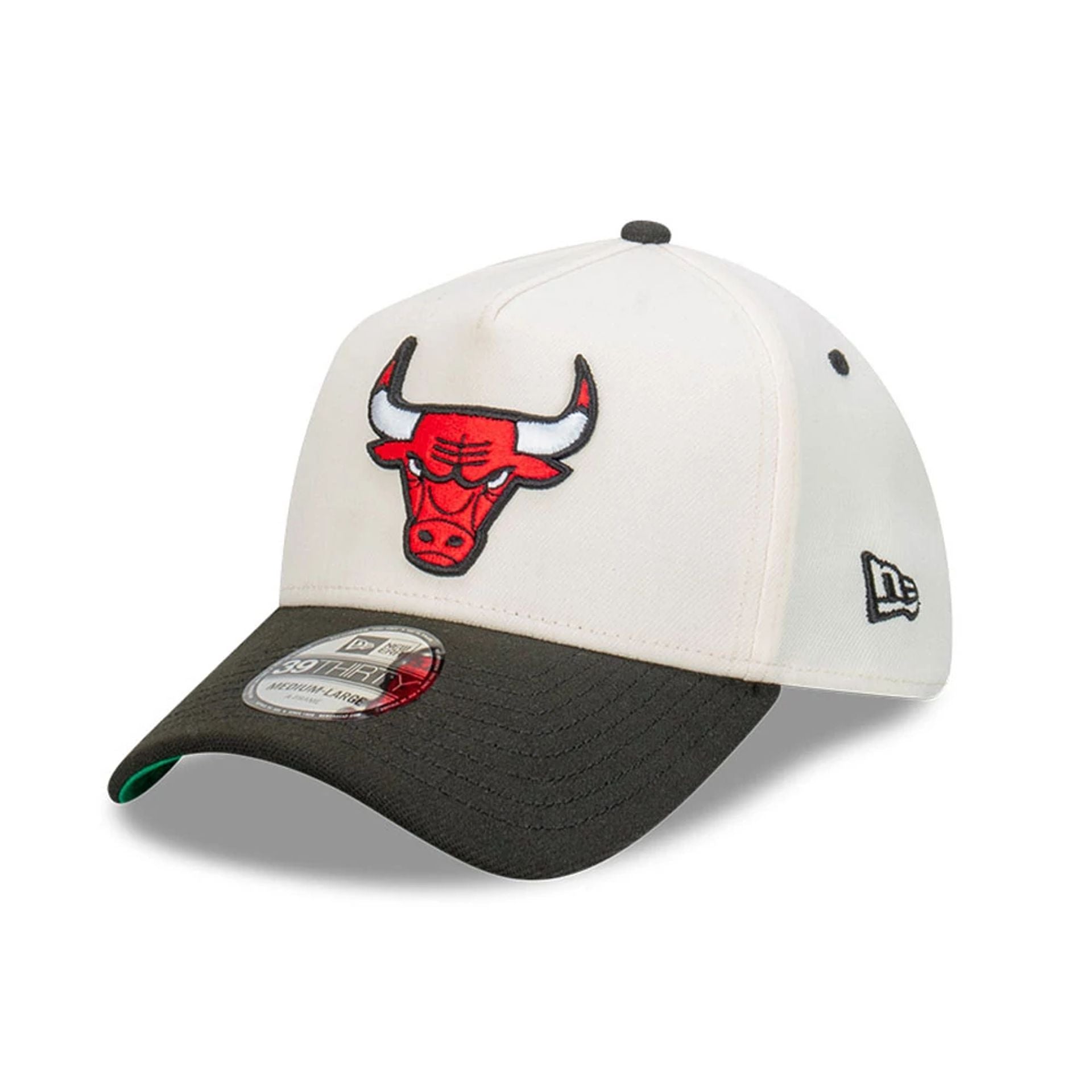 This is a Chicago Bulls Cut N Paste White 39THIRTY A-Frame Stretch Fit Cap 4