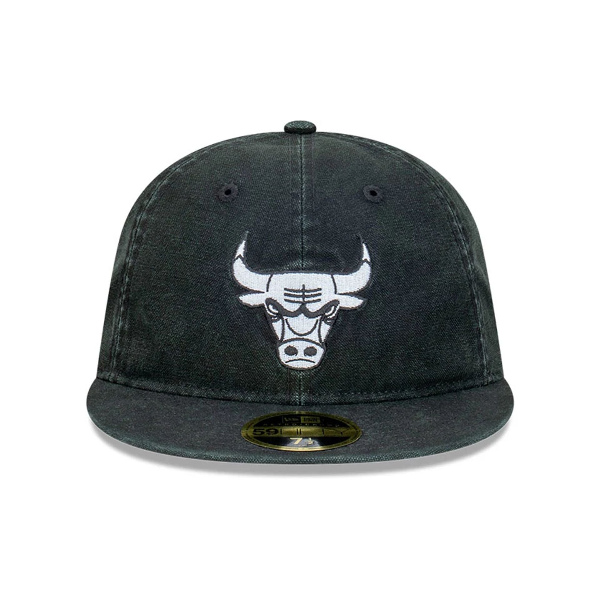 This is a Chicago Bulls Snow Washed Canvas Black Retro Crown 59FIFTY Fitted Cap 3