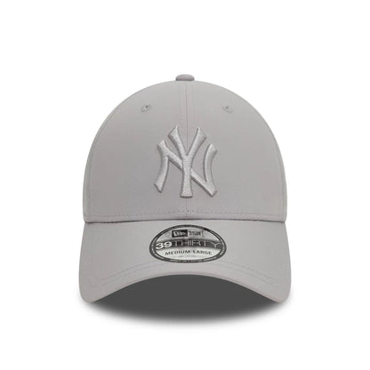 This is a New York Yankees Tech Nylon Grey 39THIRTY Stretch Fit Cap 6