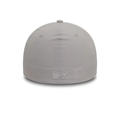 This is a New York Yankees Tech Nylon Grey 39THIRTY Stretch Fit Cap 5