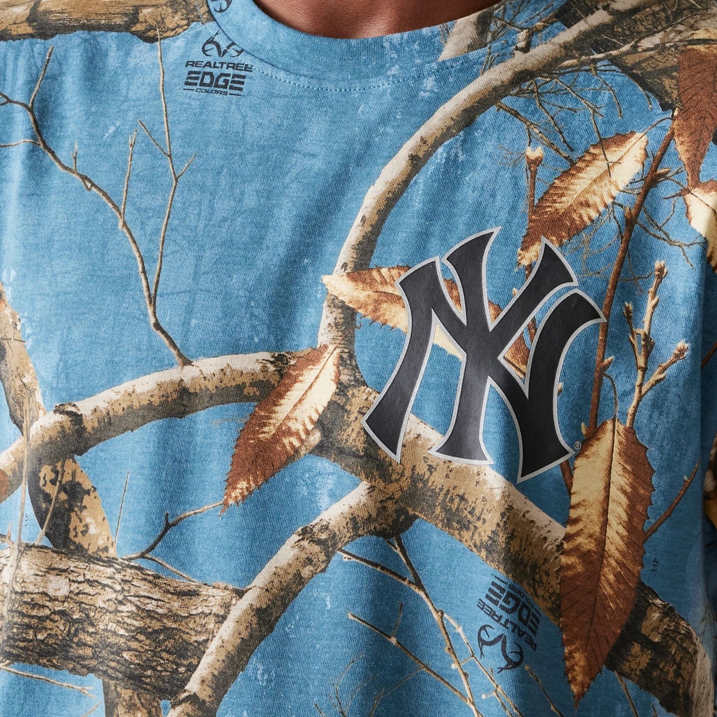 The Male model is wearing New York Yankees Realtree Edge Slate Blue T-Shirt 4