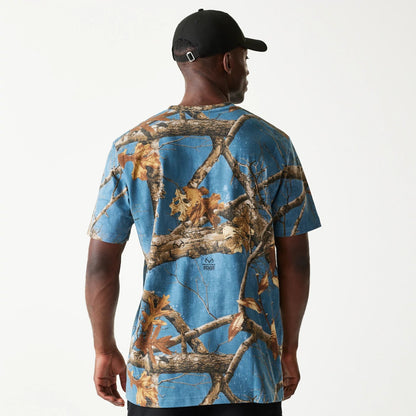 The Male model is wearing New York Yankees Realtree Edge Slate Blue T-Shirt 2