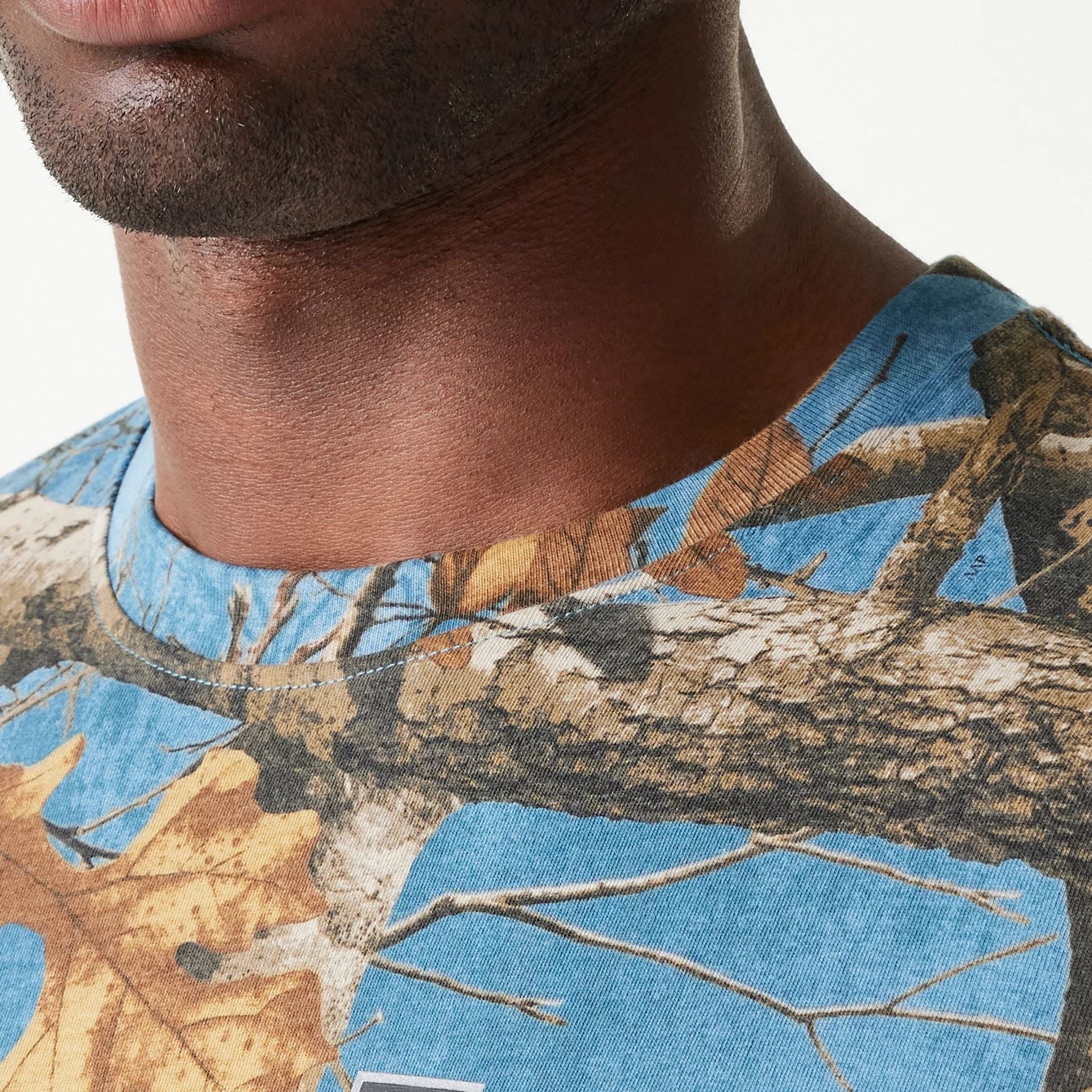 The Male model is wearing LA Dodgers Realtree Edge Slate Blue T-Shirt 6