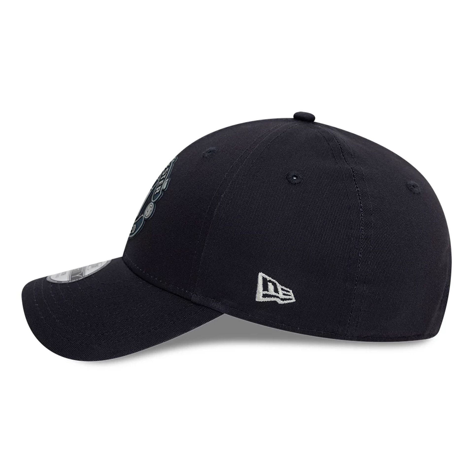 This is a Manchester United FC Youth Navy 9FORTY Adjustable Cap 6