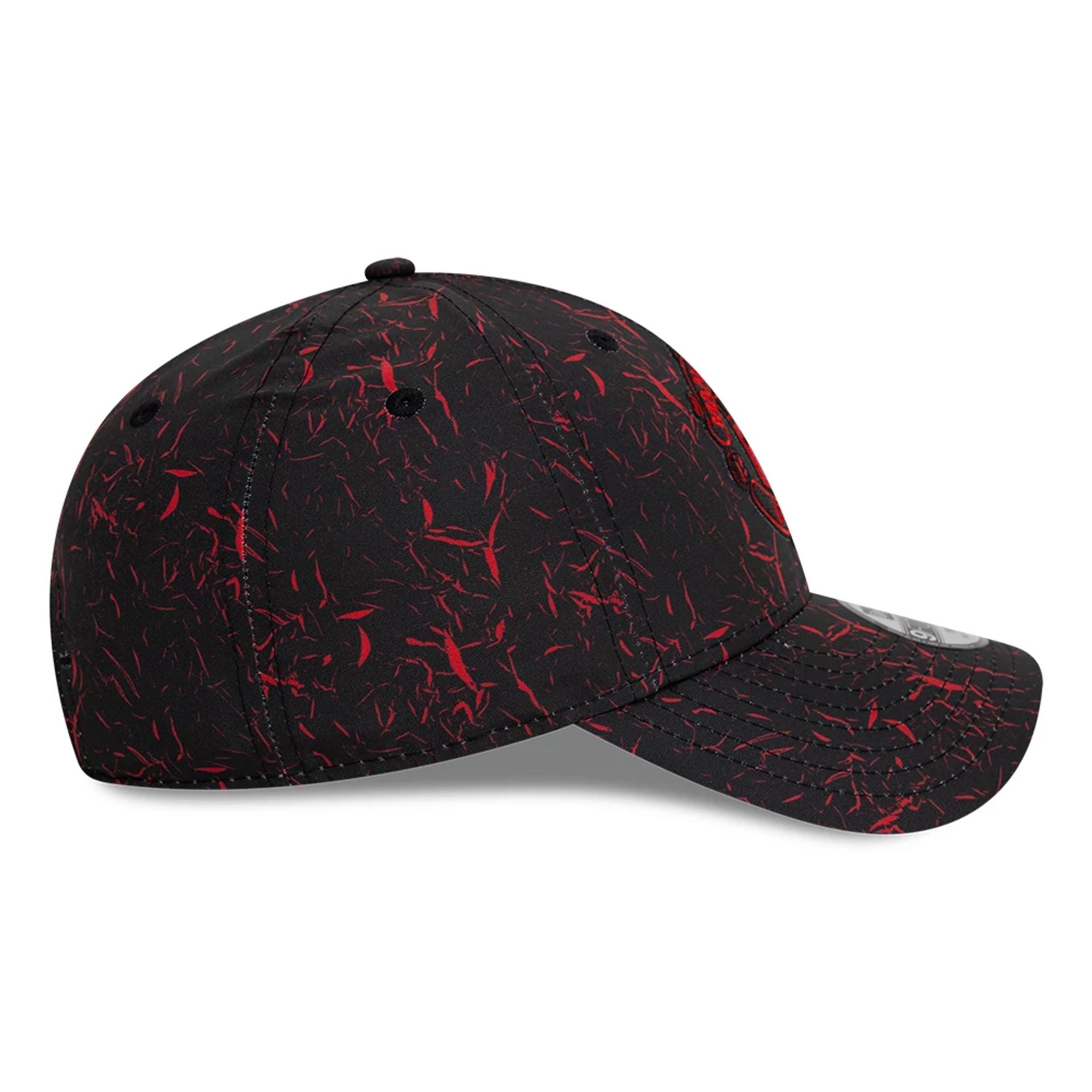 This is a Manchester United FC Youth Black 9FORTY Adjustable Cap 7