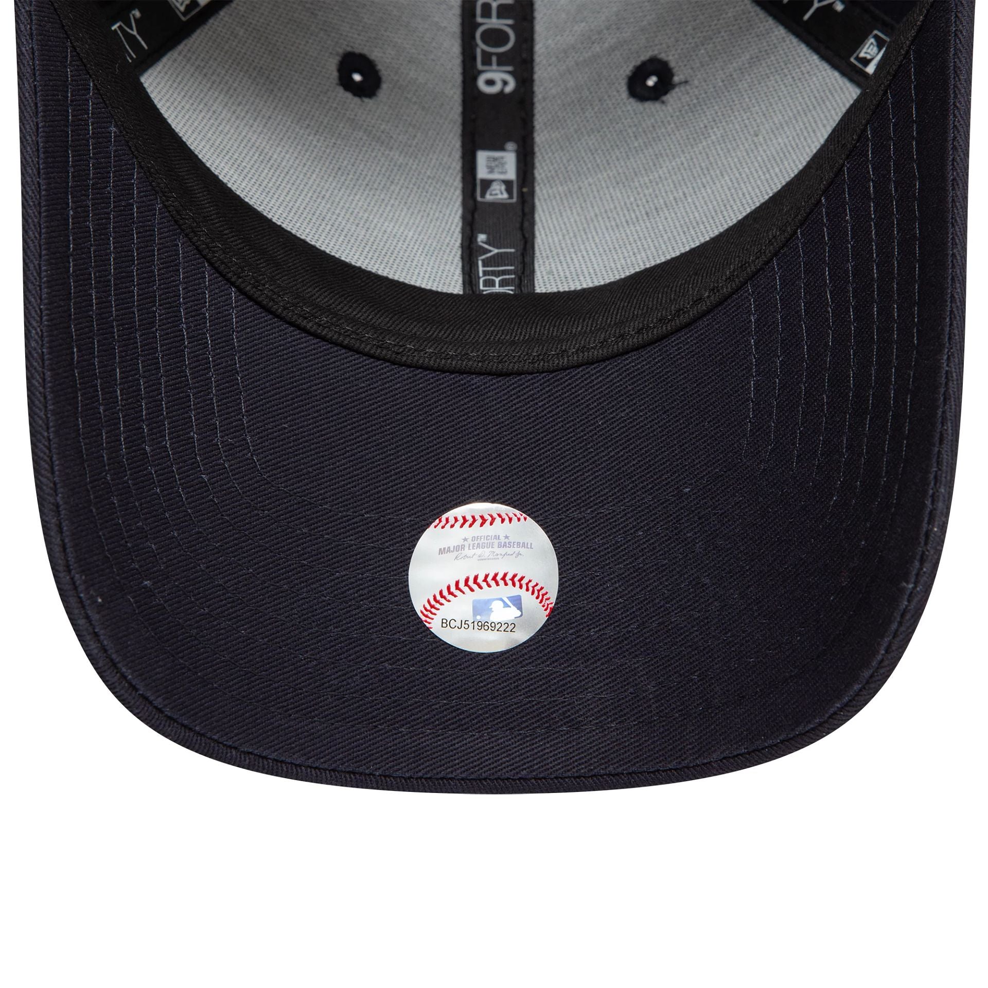 This is a New York Yankees League Essential Navy 9FORTY Adjustable Cap 5