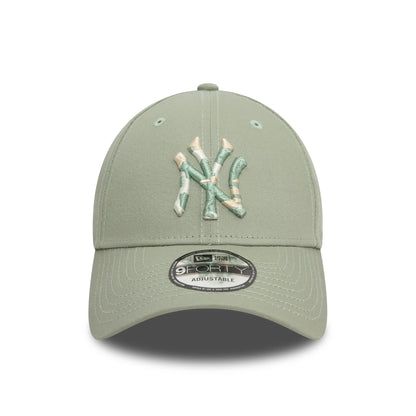 This is a New York Yankees Camo Infill Pastel Green 9FORTY Adjustable Cap 1