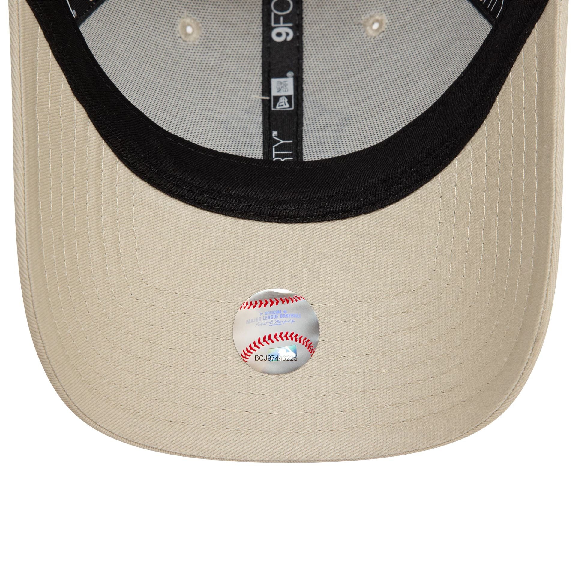 This is a New York Yankees Team Outline Cream 9FORTY Adjustable Cap 5