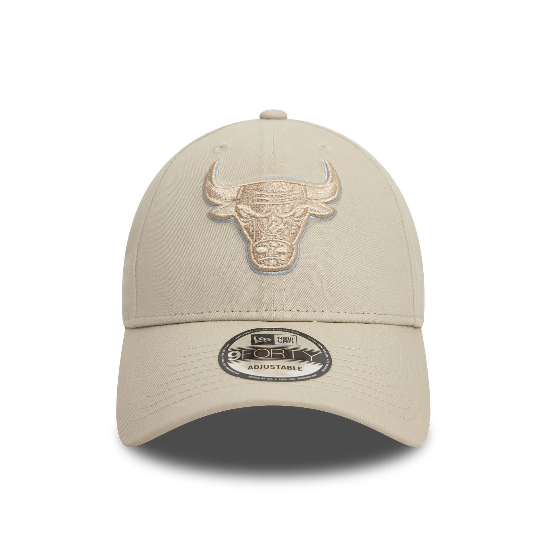 This is a Chicago Bulls Team Outline Cream 9FORTY Adjustable Cap 2