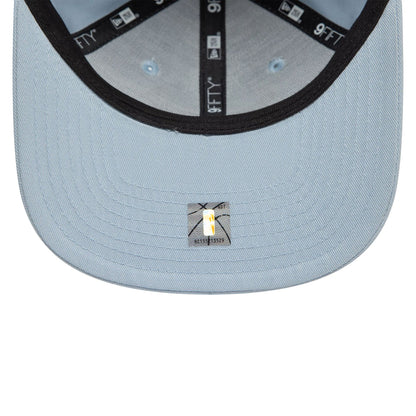 This is a Chicago Bulls Metallic Pastel Blue 9FIFTY Original Fit Snapback Adjustable Cap 5