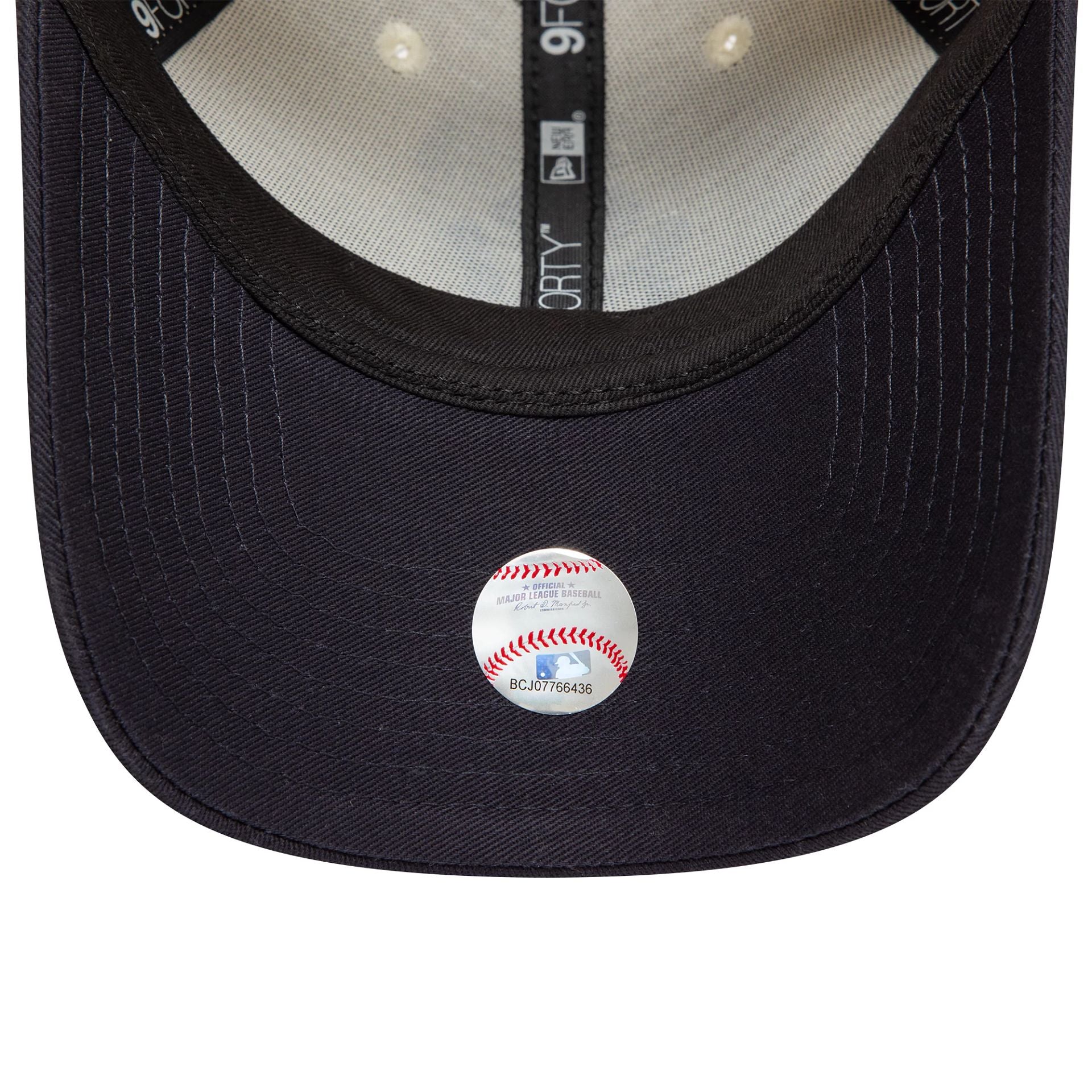 This is a New York Yankees Colour Block Cream 9FORTY Adjustable Cap 5