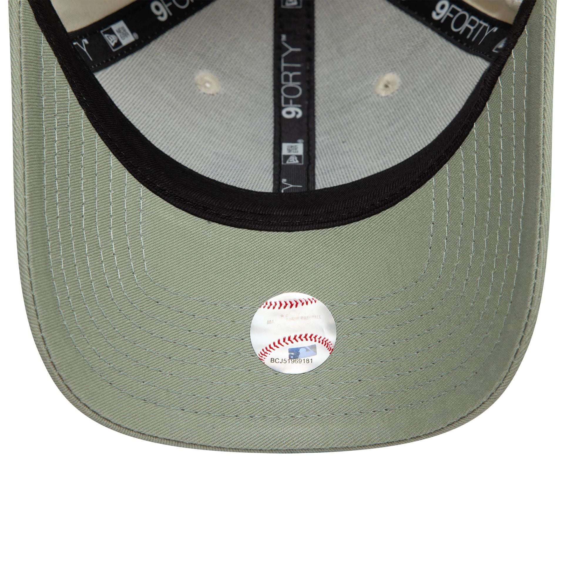 This is a Oakland Athletics World Series Patch Cream 9FORTY Adjustable Cap 6