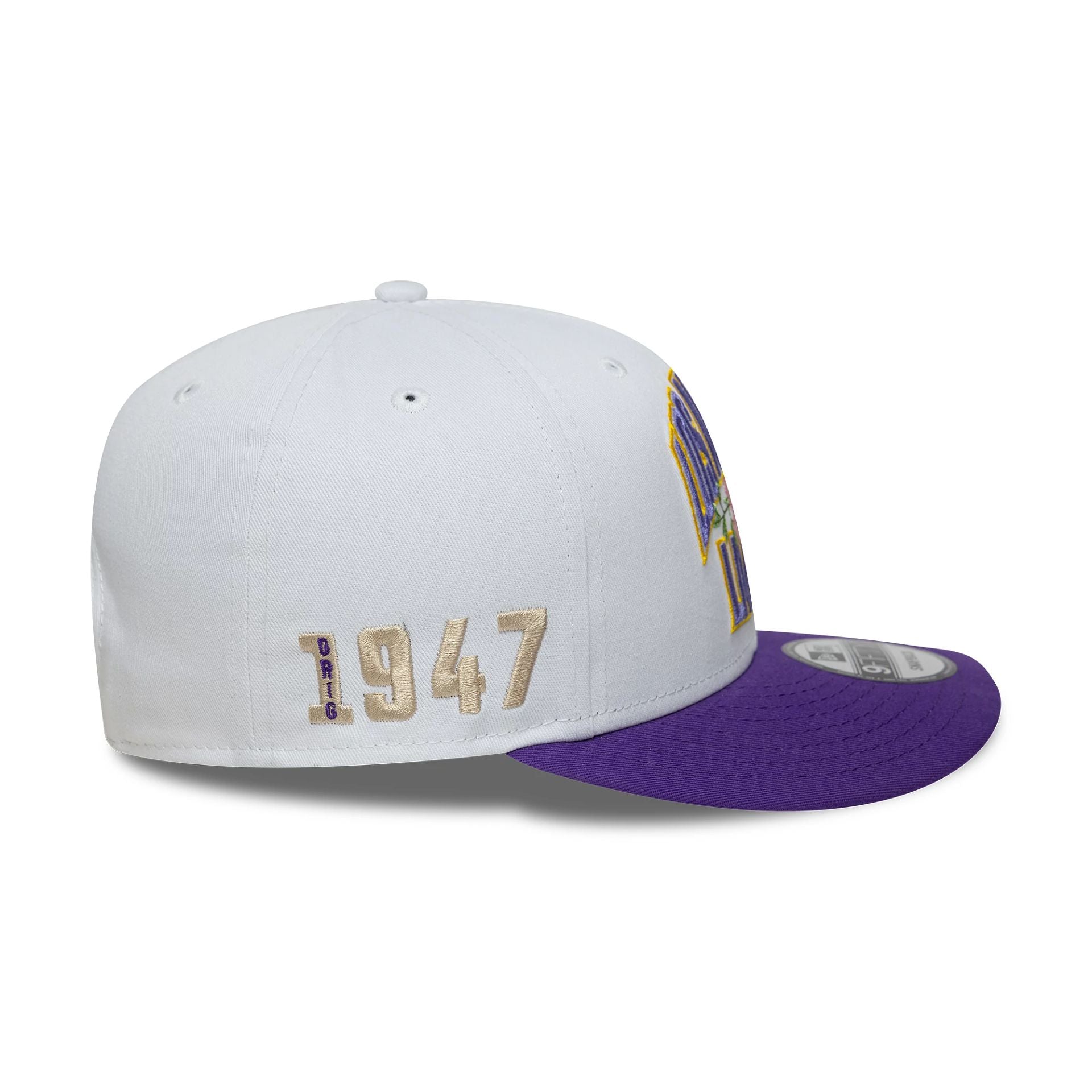 This is a LA Lakers NBA Wordmark White 9FIFTY Snapback Adjustable Cap 4