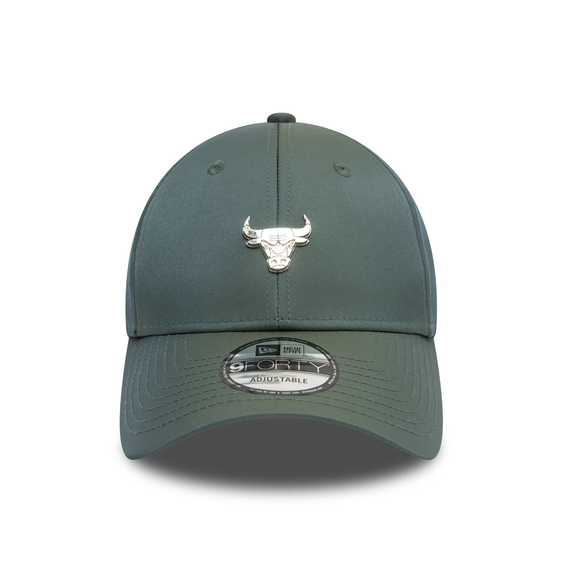 This is a Chicago Bulls NBA Tech Green 9FORTY Adjustable Cap 2