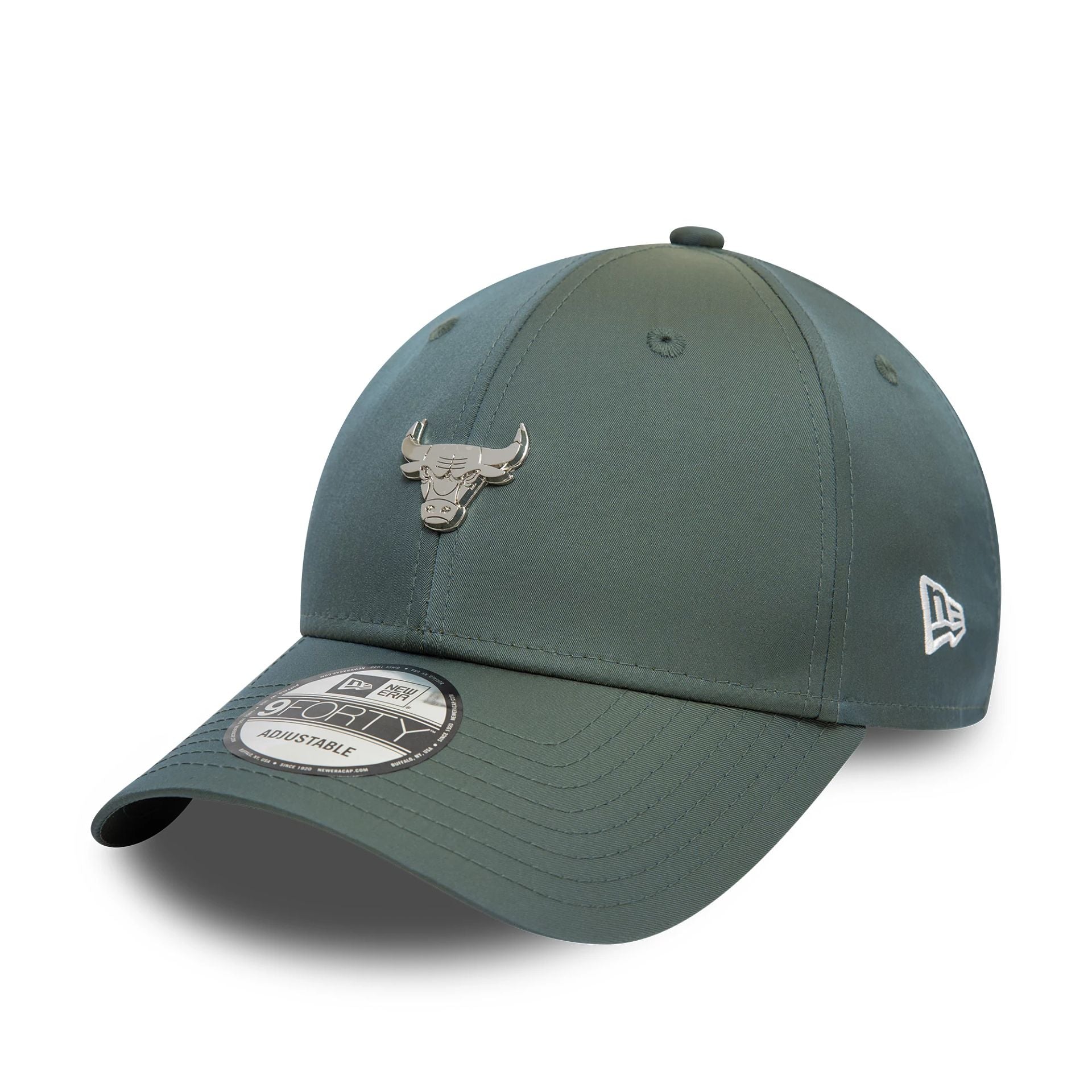 This is a Chicago Bulls NBA Tech Green 9FORTY Adjustable Cap 1