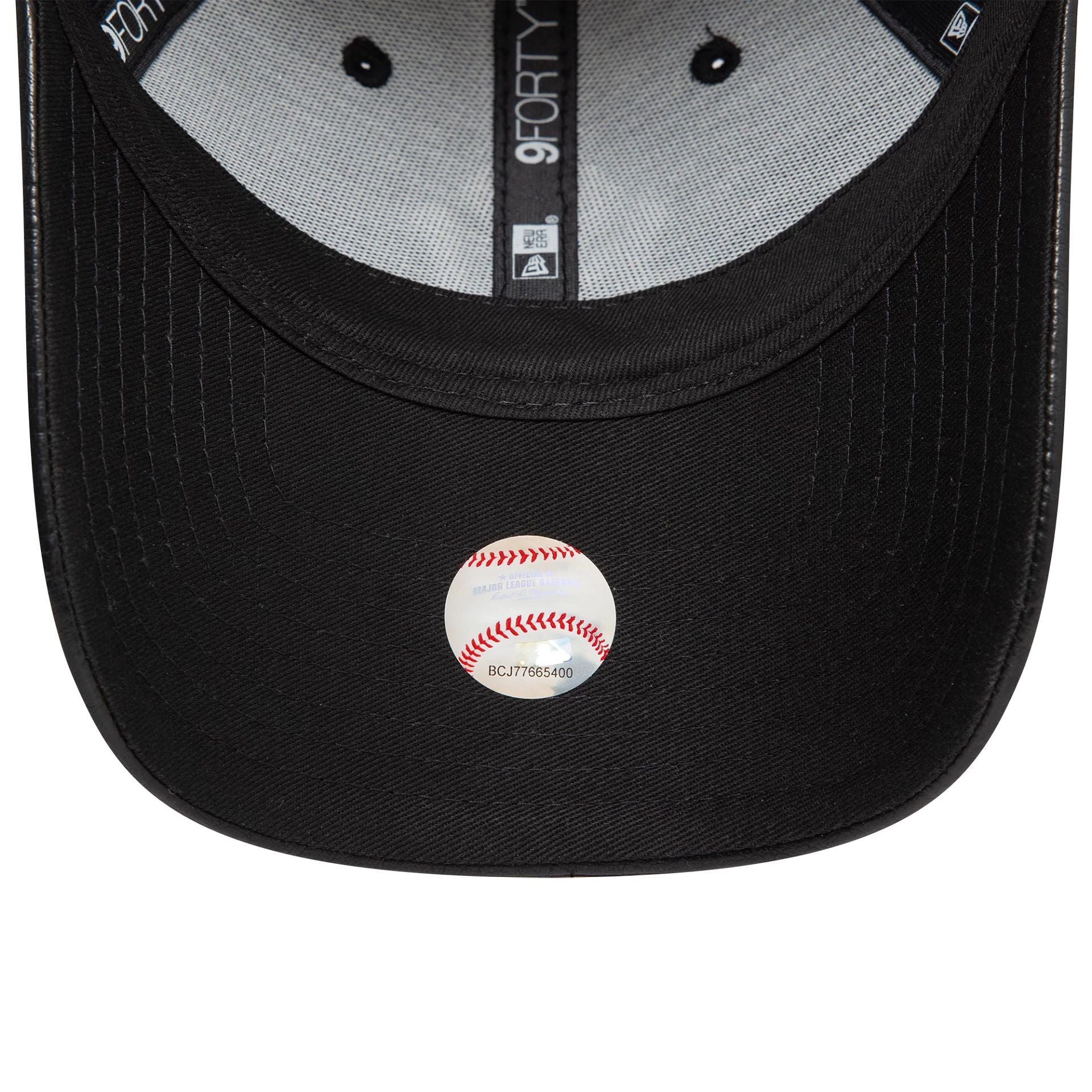 This is a New York Yankees Womens PU Black 9FORTY Adjustable Cap 5