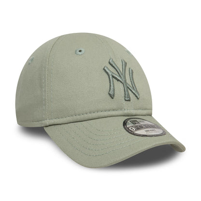 This is a New York Yankees Infant League Essential Essential Pastel Green 9FORTY Adjustable Cap 3